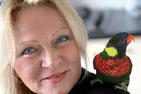Toni van Pussycat in Tribune