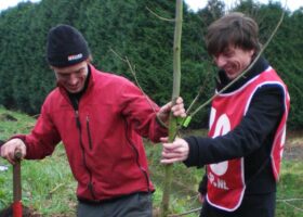 Bomen planten tegen Waalboss