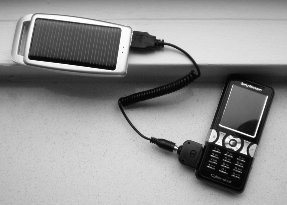 mobieltje zonnepaneel zonnepanelen telefoon