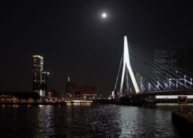 Rotterdam bij volle maan