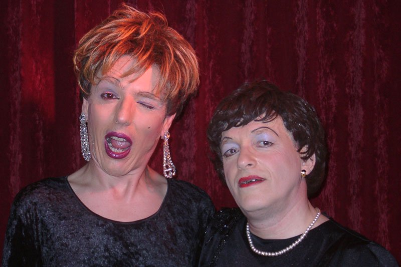 Travestie-cabaret voor zusters in nood