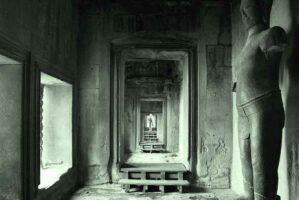 Cambodja: 40 jaar v/v paar; OV in PP; vaccin; kunstwerken; internetcontrole.